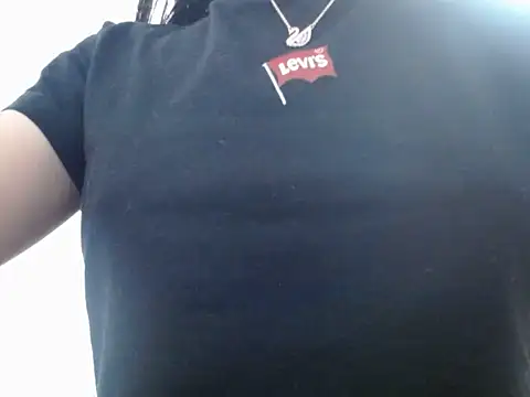 Snapshot of EmiilyCherry chatting on December 15, 2025, 9:31 pm EmiilyCherry online show from December 15, 2025, 9:31 pm