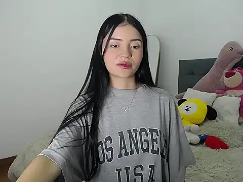 Snapshot of EmiilyCherry chatting on December 19, 2025, 12:25 am EmiilyCherry online show from December 19, 2025, 12:25 am