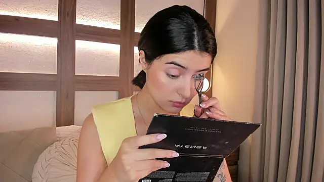 SarhaVega online show from April 7, 2026, 12:51 pm