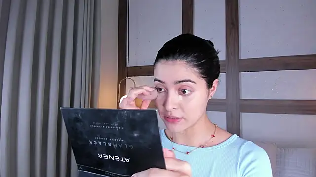 SarhaVega online show from December 22, 2025, 1:22 pm