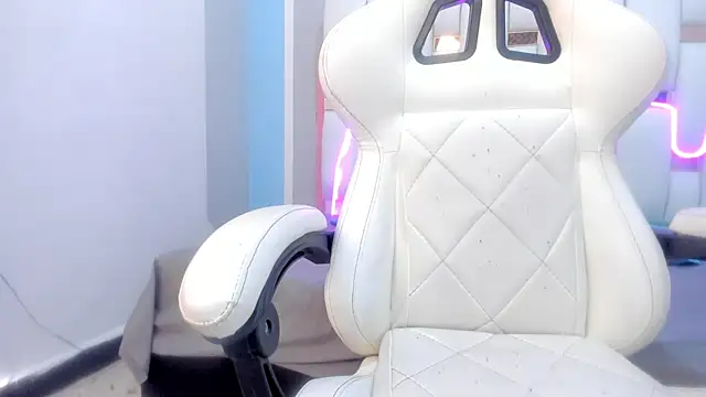 Snapshot of mask_red_girl chatting on February 5, 2026, 1:07 pm mask red girl online show from February 5, 2026, 1:07 pm