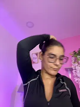 Snapshot of LauraRaider chatting on July 12, 2026, 12:33 am LauraRaider online show from July 12, 2026, 12:33 am