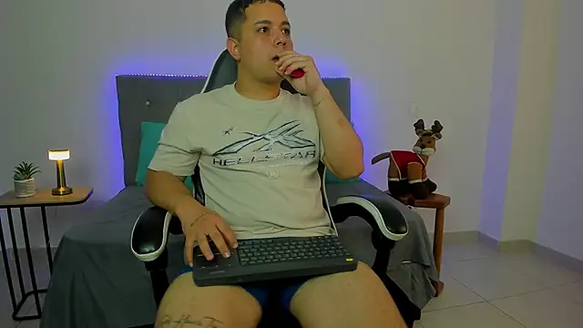 Snapshot of bry_hill chatting on November 27, 2025, 1:22 pm bry hill online show from November 27, 2025, 1:22 pm