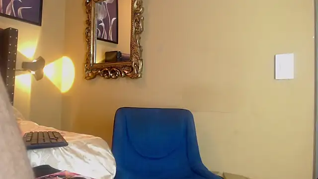 alejandroo  online show from December 1, 2025, 10:21 pm