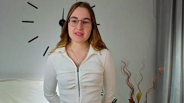 DebbraBickler online show from November 30, 2025, 6:19 pm