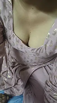 SameeraReddy19 online show from April 20, 2026, 1:24 pm