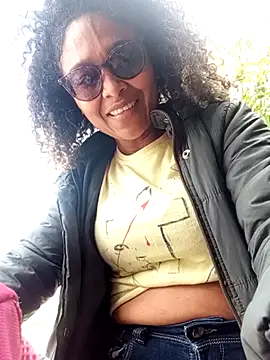 Snapshot of MaayaFonseca chatting on December 16, 2025, 5:39 pm MaayaFonseca online show from December 16, 2025, 5:39 pm