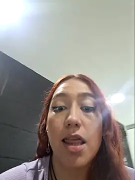 Snapshot of Eveeelyn25 chatting on December 16, 2025, 11:20 pm Eveeelyn25 online show from December 16, 2025, 11:20 pm