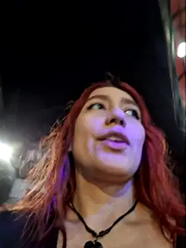 Snapshot of Eveeelyn25 chatting on December 1, 2025, 11:38 pm Eveeelyn25 online show from December 1, 2025, 11:38 pm