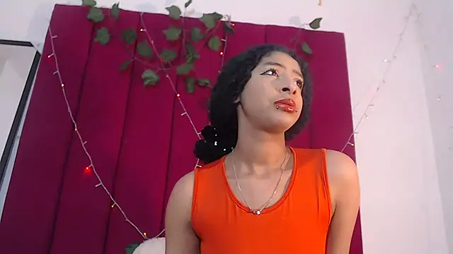 Snapshot of Tinyy_Star chatting on December 18, 2025, 2:05 am Tinyy Star online show from December 18, 2025, 2:05 am