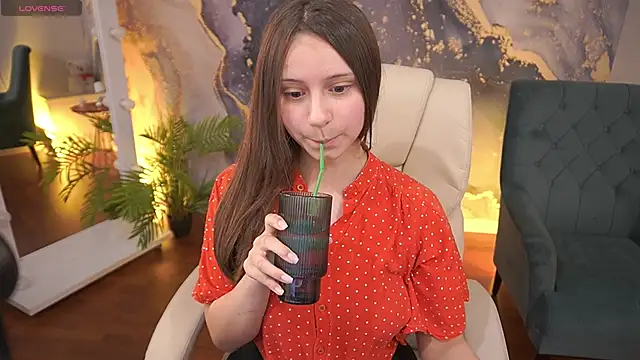 Snapshot of TinyNatalie chatting on May 26, 2026, 1:53 pm TinyNatalie online show from May 26, 2026, 1:53 pm