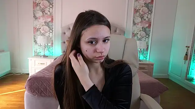 Snapshot of TinyNatalie chatting on April 14, 2026, 7:46 am TinyNatalie online show from April 14, 2026, 7:46 am