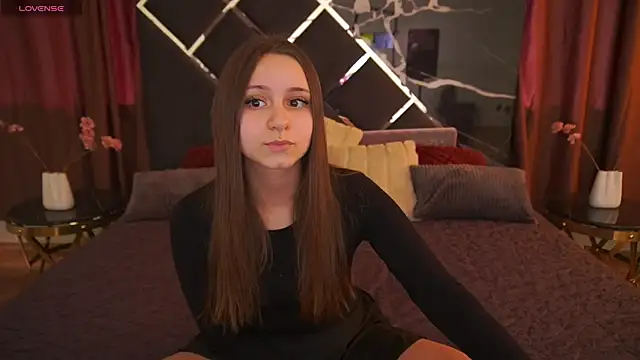 Snapshot of TinyNatalie chatting on April 2, 2026, 1:07 pm TinyNatalie online show from April 2, 2026, 1:07 pm