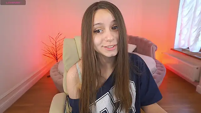 Snapshot of TinyNatalie chatting on April 11, 2026, 6:43 am TinyNatalie online show from April 11, 2026, 6:43 am