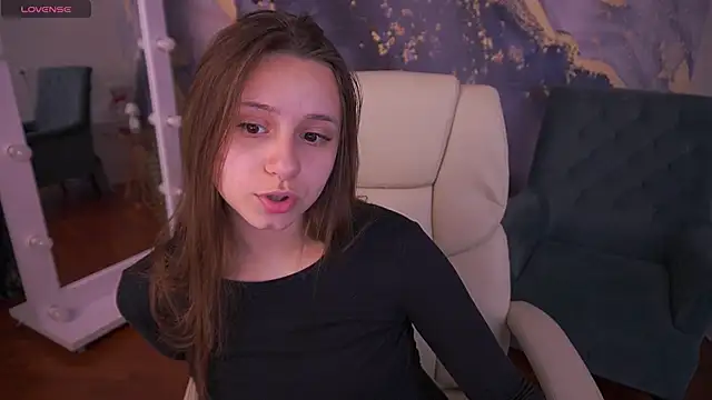 Snapshot of TinyNatalie chatting on May 2, 2026, 6:07 am TinyNatalie online show from May 2, 2026, 6:07 am