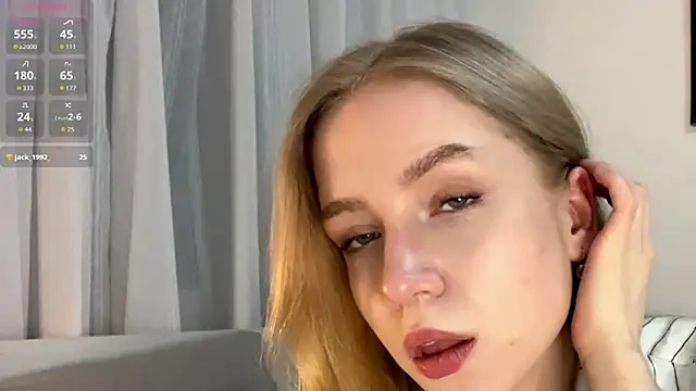 Snapshot of Alice_meow15 chatting on January 5, 2026, 10:13 pm Alice meow15 online show from January 5, 2026, 10:13 pm