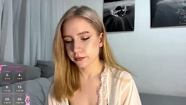 Snapshot of Alice_meow15 chatting on January 7, 2026, 8:58 pm Alice meow15 online show from January 7, 2026, 8:58 pm