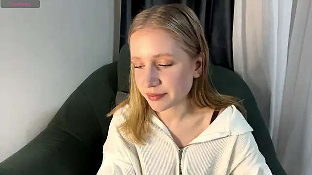 Snapshot of Alice_meow15 chatting on December 15, 2025, 8:25 pm Alice meow15 online show from December 15, 2025, 8:25 pm