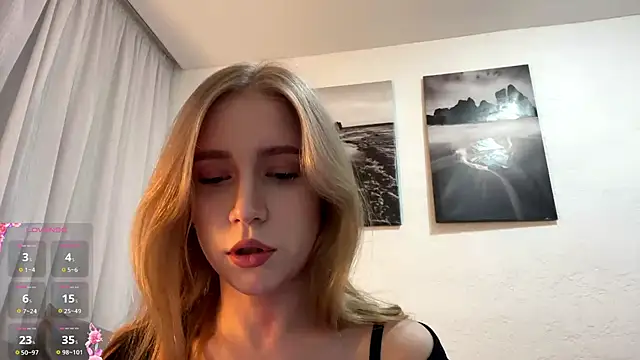 Snapshot of Alice_meow15 chatting on January 6, 2026, 8:02 pm Alice meow15 online show from January 6, 2026, 8:02 pm