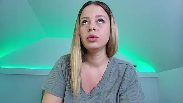 Snapshot of KateAllyaa chatting on December 14, 2025, 2:51 am KateAllyaa online show from December 14, 2025, 2:51 am