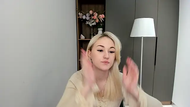 CandiRinebold online show from November 24, 2025, 6:57 am