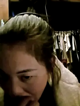 lynae-0 online show from November 22, 2025, 1:32 pm