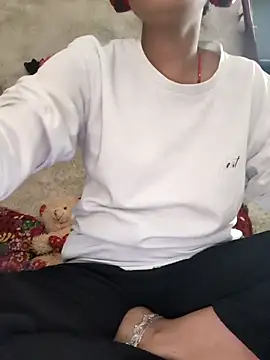 Snapshot of Dil-se-queen-321 chatting on December 19, 2025, 8:38 am Dil-se-queen-321 online show from December 19, 2025, 8:38 am