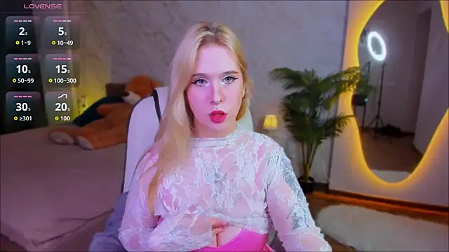 FrostLuna online show from November 26, 2025, 1:44 pm