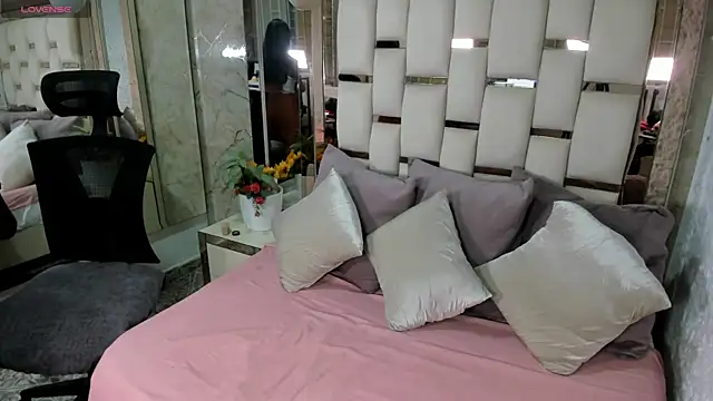 Snapshot of thalia_nichols chatting on May 15, 2026, 4:32 am thalia nichols online show from May 15, 2026, 4:32 am