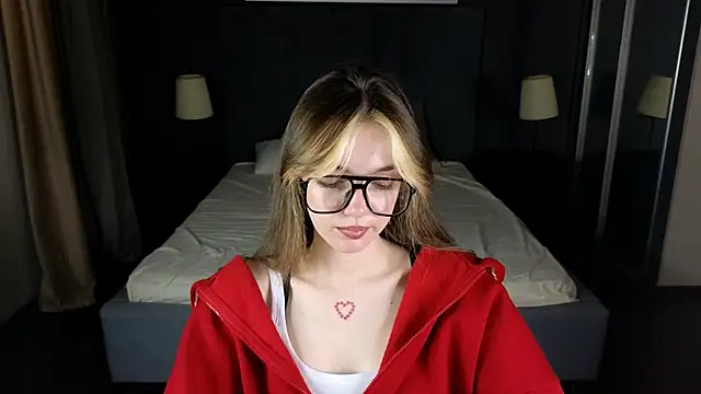 Snapshot of MILLIE_MUR chatting on December 15, 2025, 5:57 am MILLIE MUR online show from December 15, 2025, 5:57 am