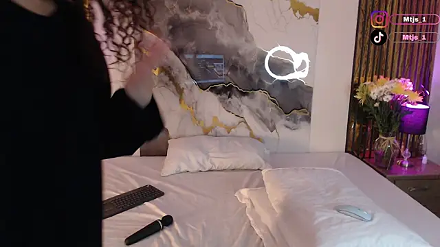 MiticaBrennet  online show from April 15, 2026, 4:29 am