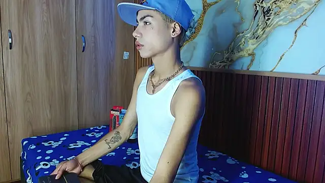 maverickhotson303av online show from December 15, 2025, 11:10 pm