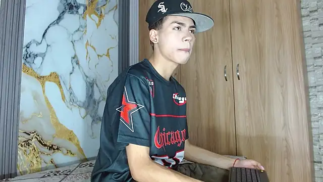 maverickhotson303av online show from November 24, 2025, 8:42 pm