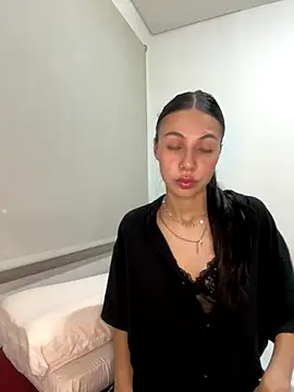 heyitsmia online show from November 25, 2025, 12:44 am