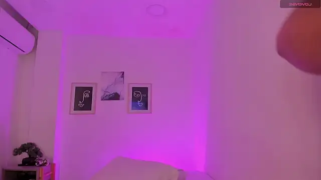 alejandrarojas  online show from February 3, 2026, 12:21 pm