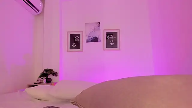 alejandrarojas  online show from March 26, 2026, 12:58 pm