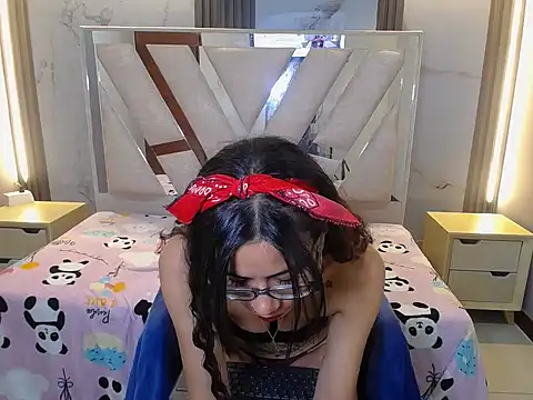 scarlethoneycf online show from December 19, 2025, 9:28 pm