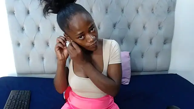 Snapshot of SexyAdelexx chatting on February 4, 2026, 7:36 am SexyAdelexx online show from February 4, 2026, 7:36 am