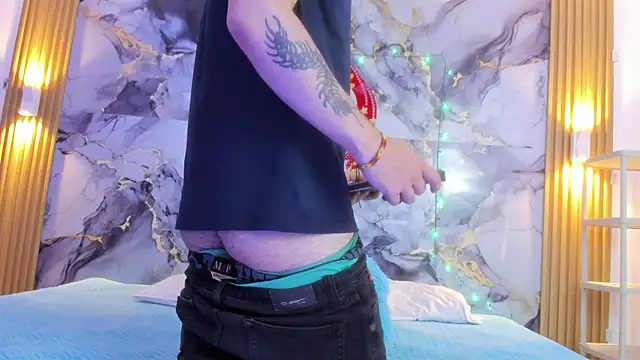 Snapshot of Dantee_Dark chatting on December 17, 2025, 8:25 pm Dantee Dark online show from December 17, 2025, 8:25 pm