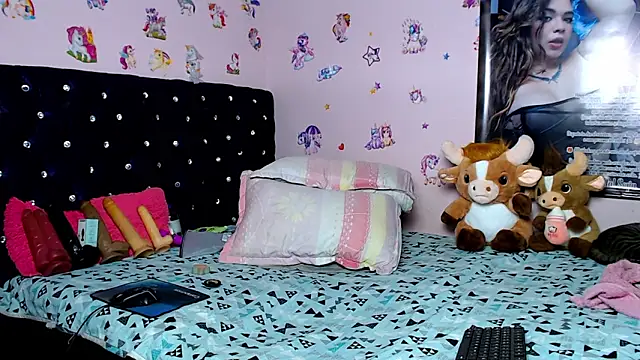 Snapshot of ShantalTsFox chatting on March 18, 2026, 1:20 am ShantalTsFox online show from March 18, 2026, 1:20 am