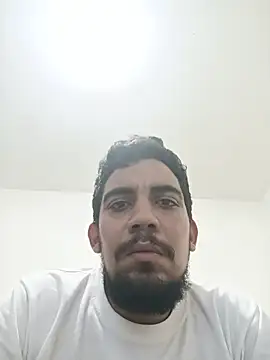 Snapshot of Elrompecucas28 chatting on July 4, 2026, 6:31 am Elrompecucas28 online show from July 4, 2026, 6:31 am