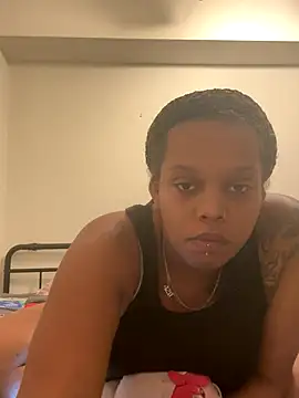 Goldenmami online show from December 2, 2025, 5:20 am