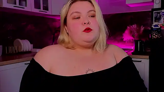 ellagoddes online show from November 26, 2025, 5:13 pm