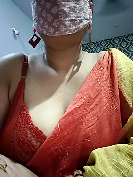 Snapshot of Here_maya chatting on March 6, 2026, 6:25 pm Here maya online show from March 6, 2026, 6:25 pm