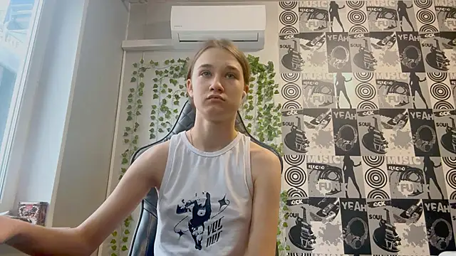 Snapshot of helgicuteness chatting on January 17, 2026, 10:41 am helgicuteness online show from January 17, 2026, 10:41 am