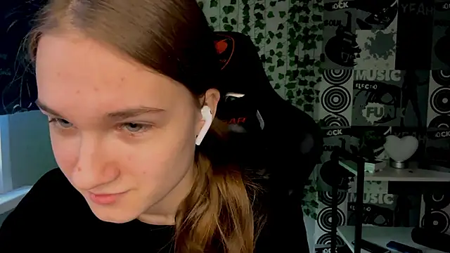 Snapshot of helgicuteness chatting on February 15, 2026, 11:42 am helgicuteness online show from February 15, 2026, 11:42 am