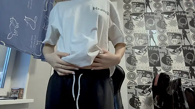 Snapshot of helgicuteness chatting on December 22, 2025, 1:00 pm helgicuteness online show from December 22, 2025, 1:00 pm