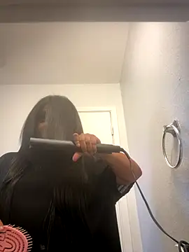 xoeewinters online show from November 29, 2025, 2:50 pm