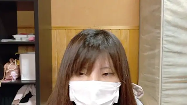  NATSUMI online show from November 28, 2025, 2:06 pm