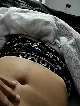 Snapshot of ParejaOcultaXX chatting on November 27, 2025, 10:32 pm ParejaOcultaXX online show from November 27, 2025, 10:32 pm